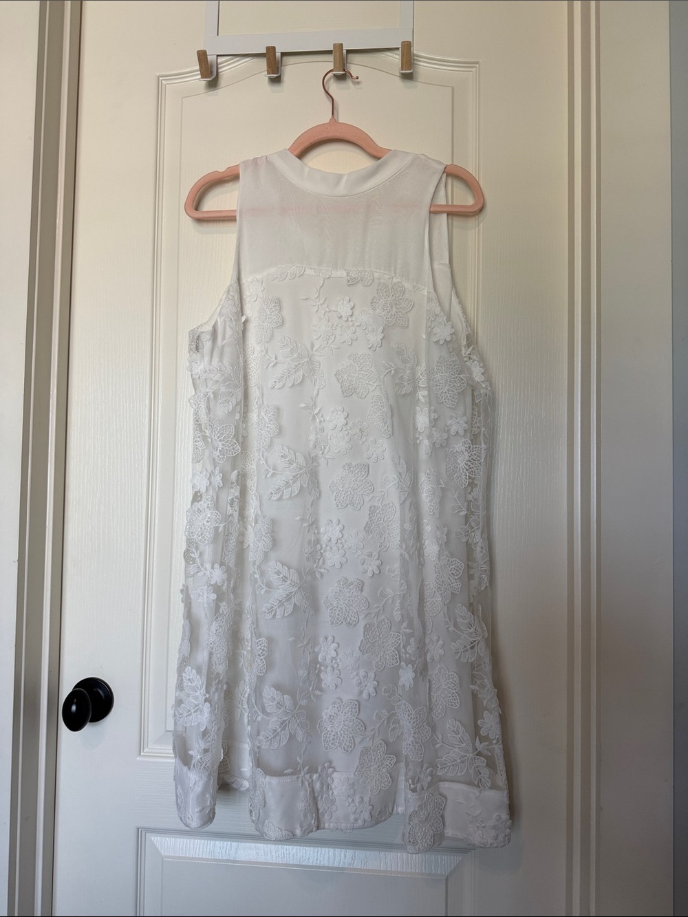 Signature by Robbie Bee White Sleeveless Floral Lace Mini Dress